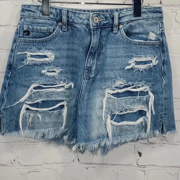 KanCan Medium Stone Wash Denim Shorts Size 7/27 - Picture 1 of 11